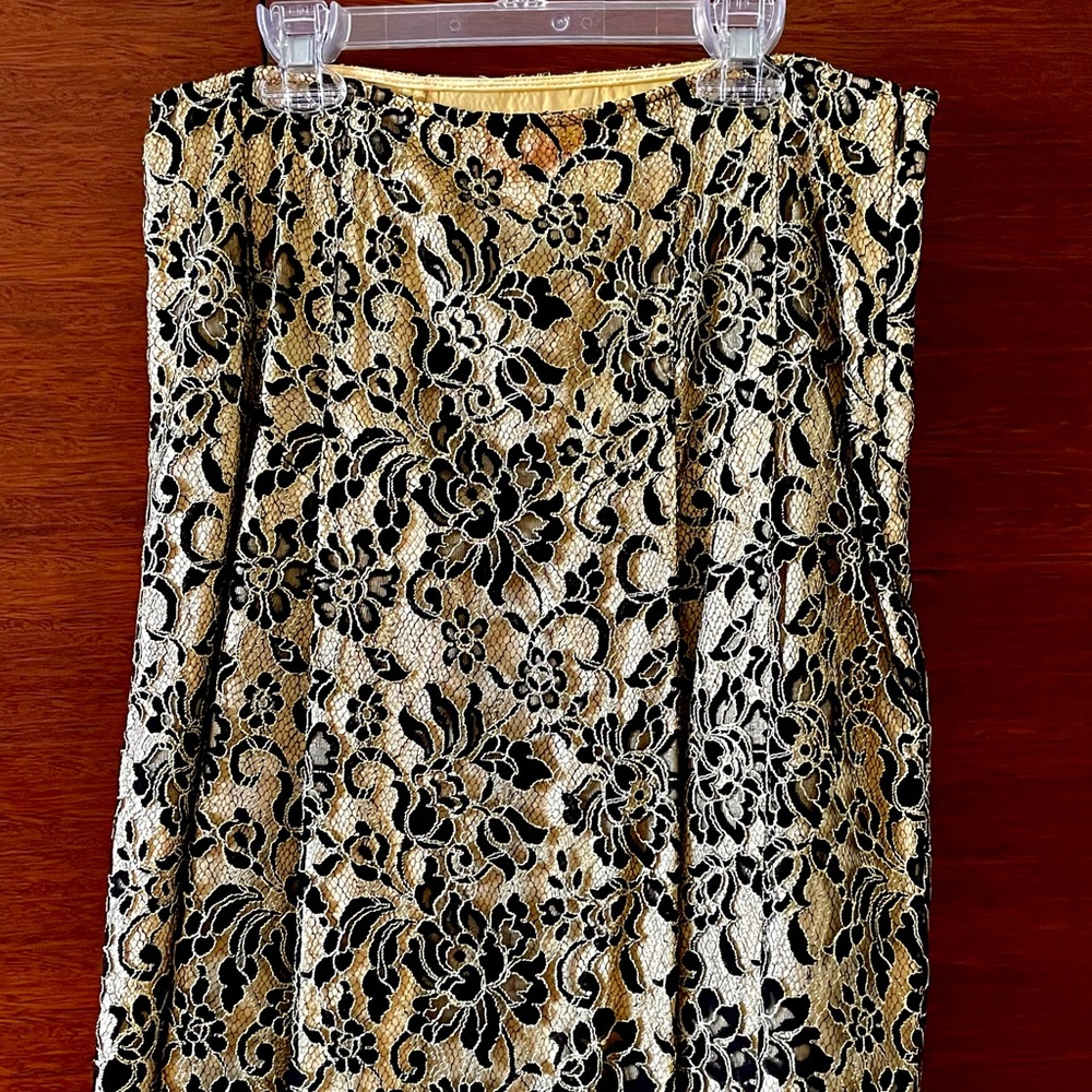 Beautiful lace skirt with satin lining